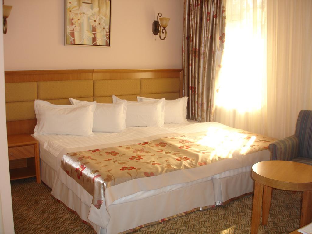 Prestige Hotel Astana Bagian luar foto